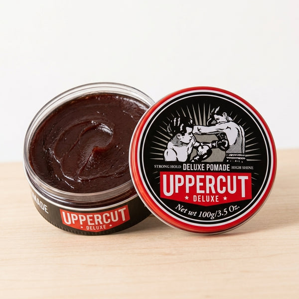 Uppercut Deluxe Pomade - åben krukke med indhold