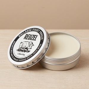 Reuzel Concrete Hold Matte Pomade - åben krukke med indhold