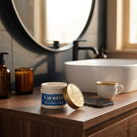 Layrite Natural Matte Cream - pot op houten vanity bij spiegel en kop