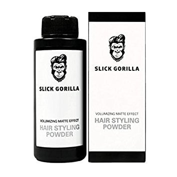 Slick Gorilla Hairstyling Powder - strooibus met apenlogo naast de verpakkingsdoos