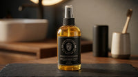 Crown Shaving Co. Grooming Spray - sprayfles op leisteen bij wastafel