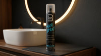 Level3 Hair Spray - spuitbus op houten wastafel bij ronde spiegel en waskom