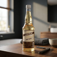 Lustray Aftershave - amberkleurige fles op meubel met scheermes, kom en handdoek