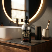 Oil Can Grooming Benchmark Sea Salt Spray - fles rechtop op badkamermeubel bij wastafel