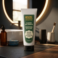 Reuzel Flashdry Dry Shampoo 210ml - fles op leisteen bij wastafel en spiegel