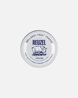 Reuzel Clay Matte Pomade - schuin aanzicht zilveren blik van 95 gram met zijrand