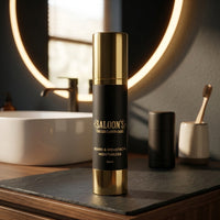 Saloon's Beard & Moustache Moisturizer - pompfles op leisteen bij wastafel en spiegel