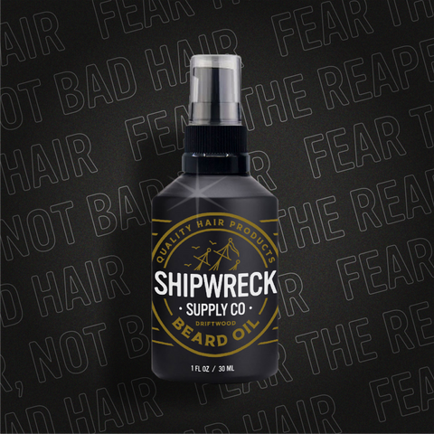 Zwart glazen flesje Shipwreck Supply Co. Driftwood baardolie van 30 ml met pompje.