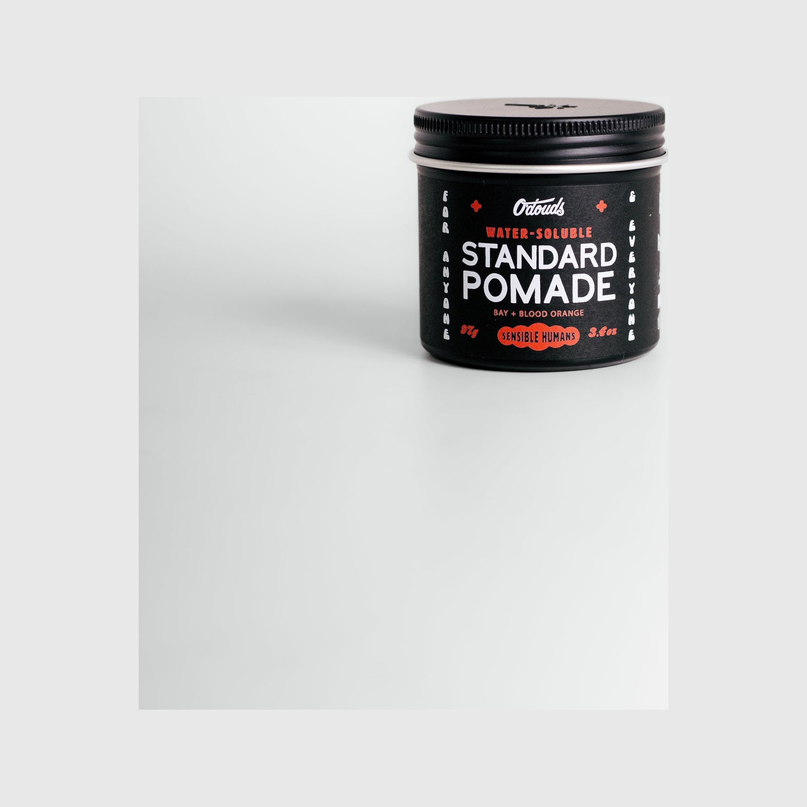 O'Douds Standard Pomade - set forfra, lukket krukke med sort etiket